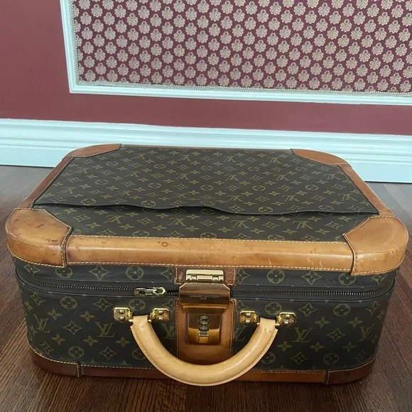 Authentic Louis Vuitton hard lock luggage trunk - Picture 8 of 12